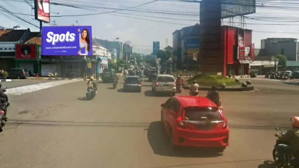 Sewa billboard Bandung di persimpangan Jl. Karapitan yang ramai