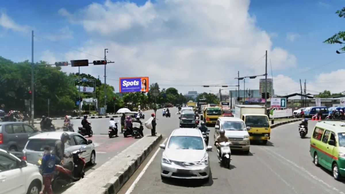 Sewa billboard Bandung di persimpangan Jl. Soekarno Hatta