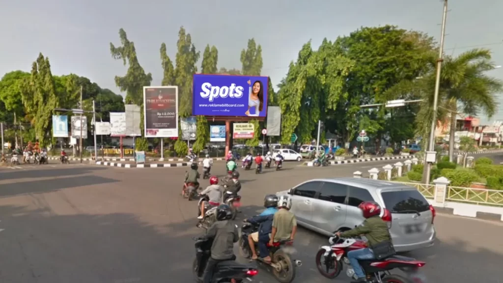 Sewa Billboard Cirebon di Jl. Sunan Gunung Jati menawarkan visibilitas maksimal dan lalu lintas padat.