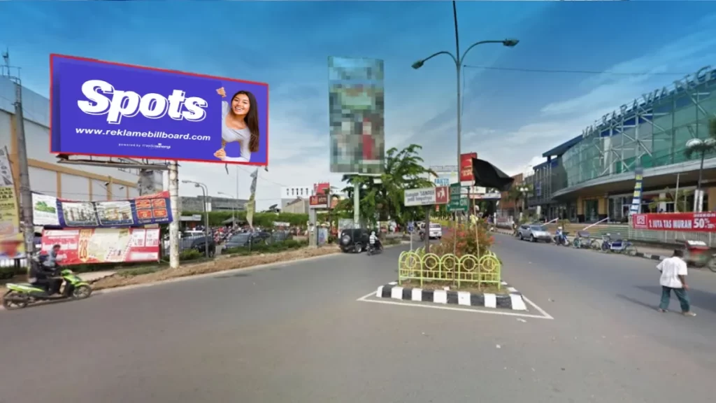 Sewa billboard Karawang di Jl. Tuparev menawarkan visibilitas tinggi dekat Mall Karawang.