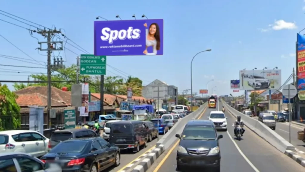 Sewa Billboard Yogyakarta di Jl. Adisucipto dengan trafik tinggi