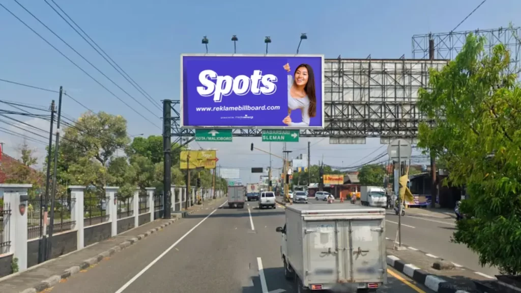 Billboard Spots dengan iklan wanita tersenyum di Jl. Adisucipto Babarsari, Yogyakarta