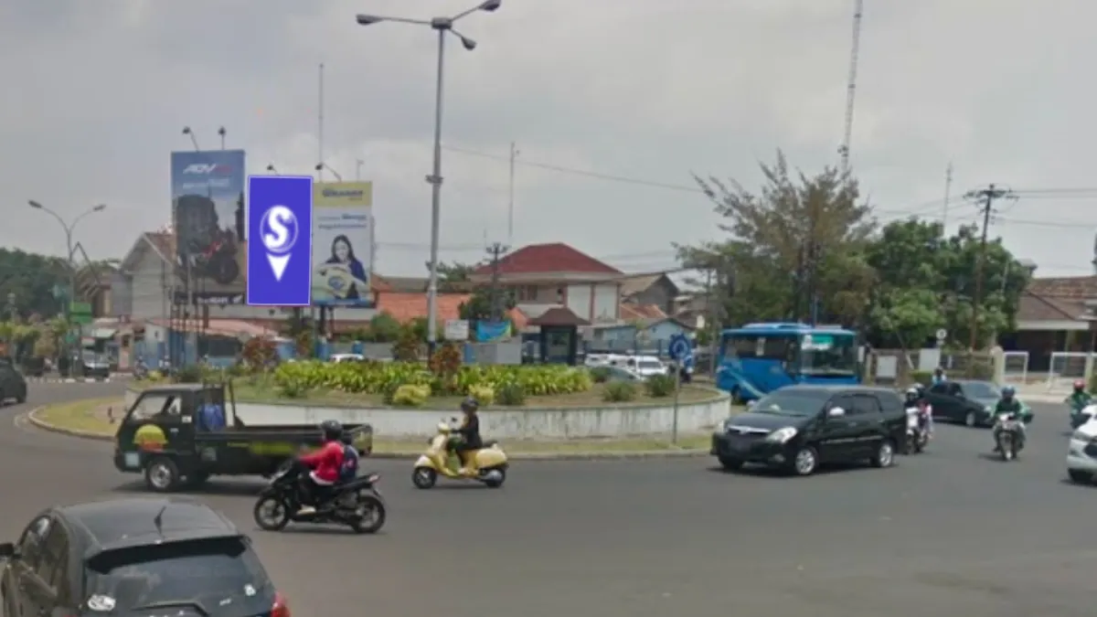 Billboard Spots di Jl Cik Di Tiro Bundaran UGM, Yogyakarta menawarkan opsi sewa billboard dengan harga bersahabat.