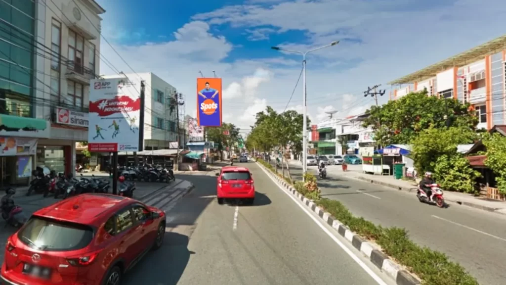 Sewa billboard Balikpapan di Jl. MT. Haryono menawarkan visibilitas tinggi untuk iklan outdoor Anda.