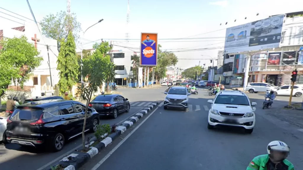 Sewa Billboard Makassar - Spot Reklame Strategis di Jl. Sungai Saddang"