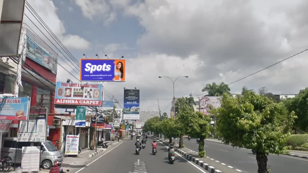 Sewa Billboard Yogyakarta Jl. Laksda Adisucipto (Amplaz)