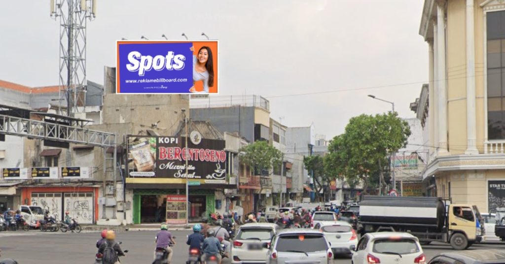 Sewa Billboard Surabaya Perempatan Pahlawan Kramat